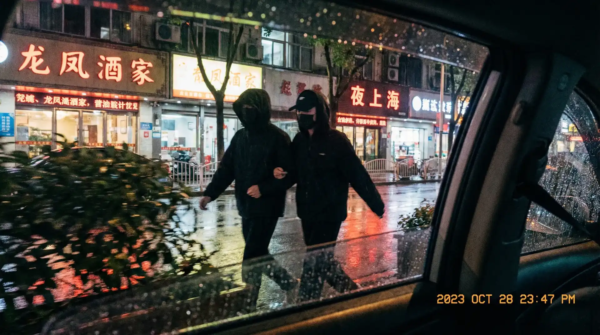 扒开她的 - 顶流明星深夜密会现场抓拍照片